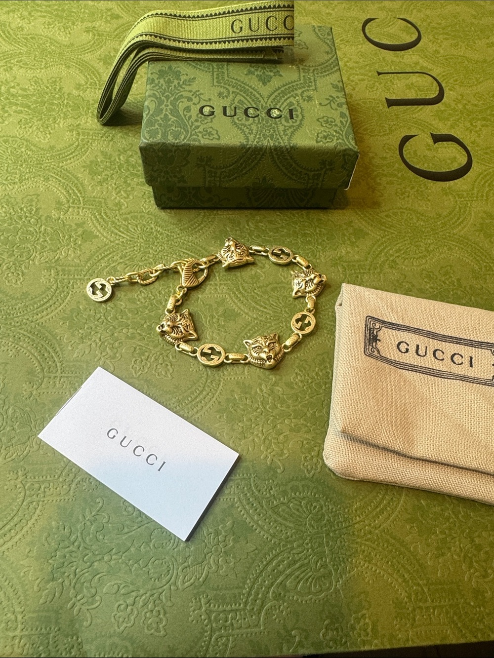 Gucci Silver Wolf Head and Logo Link Bracelet - Picture 4 of 8